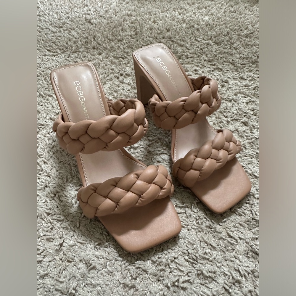 BCBGeneration Finaa slide sandal size 6